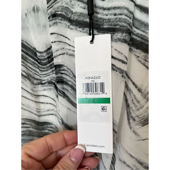 Calvin Klein Women's Twist Detail Sleeveless Polyester Chiffon Loose Fit Blouse - Picture 6 of 7